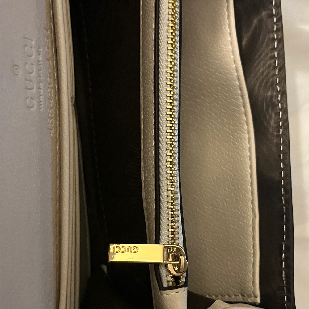 Gucci Beige GG Supreme Crossbody with Green-Red Web and Gold Chain Brand New. - Picture 10 of 16
